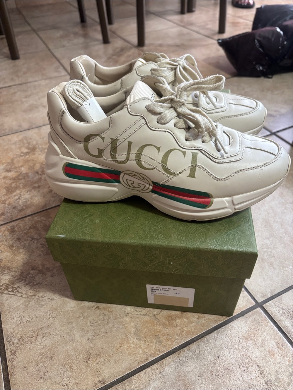 Gucci Cream Leather Sneakers with Green and Red Web Stripe - Picture 3 of 6